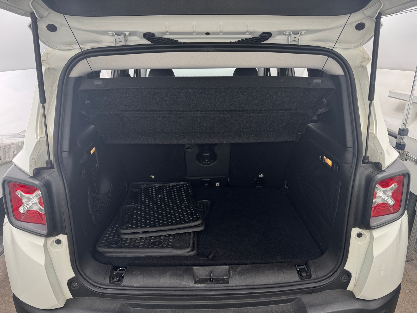 Thumbnail: 2017 Jeep Renegade - 6