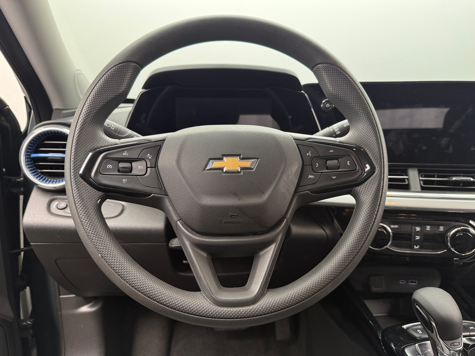 Thumbnail: 2025 Chevrolet Trax - 5