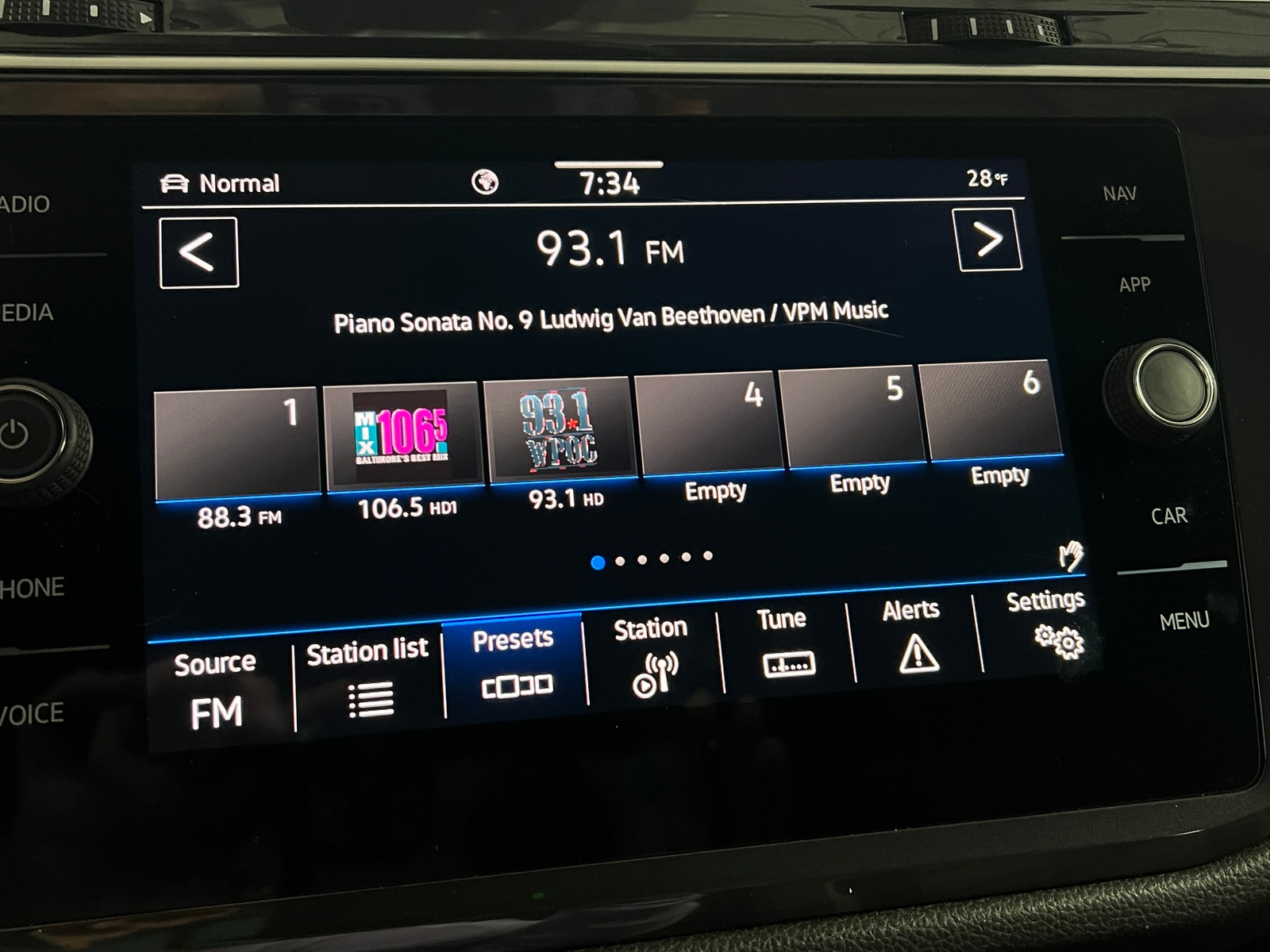 Thumbnail: 2024 Volkswagen Tiguan - 3