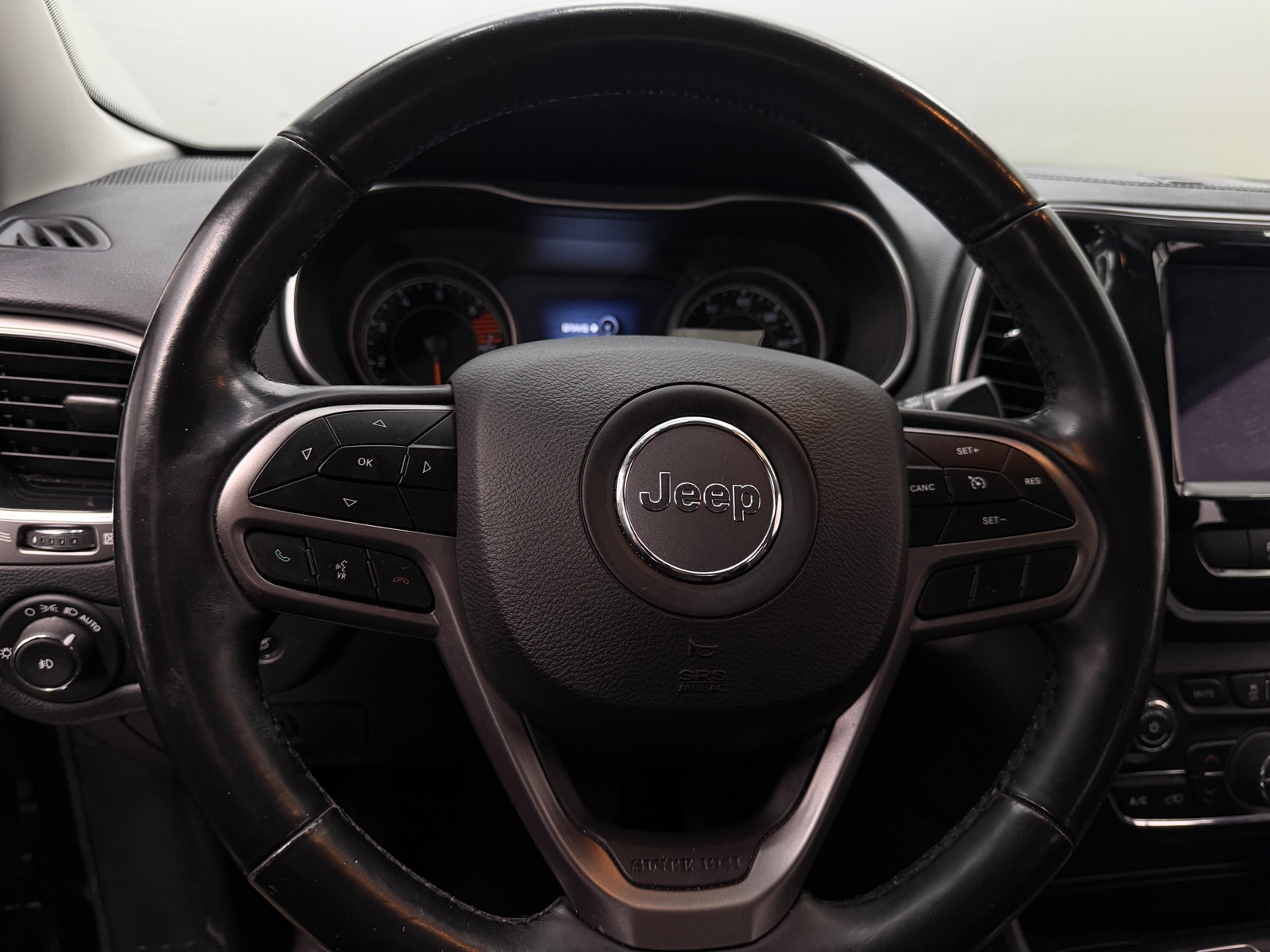 Thumbnail: 2019 Jeep Cherokee - 5