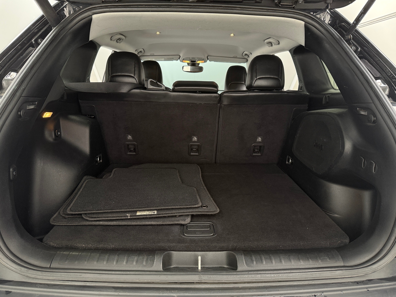 Thumbnail: 2019 Jeep Cherokee - 7