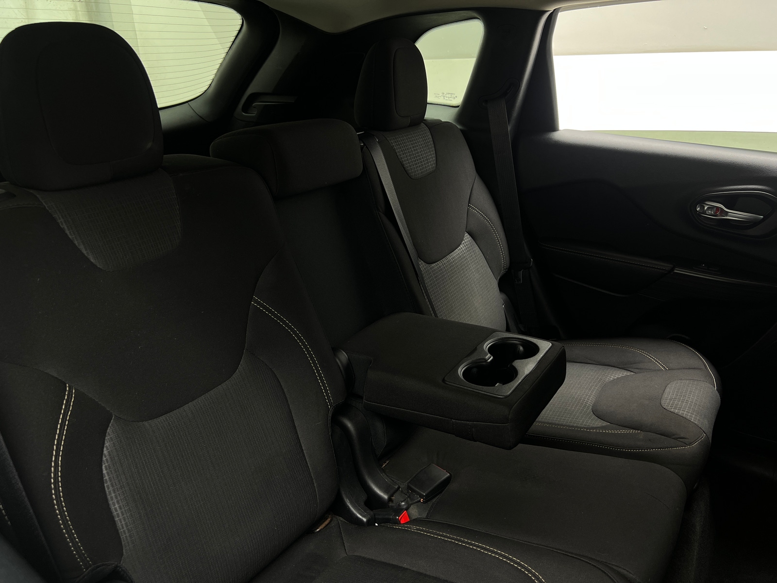 Thumbnail: 2016 Jeep Cherokee - 6