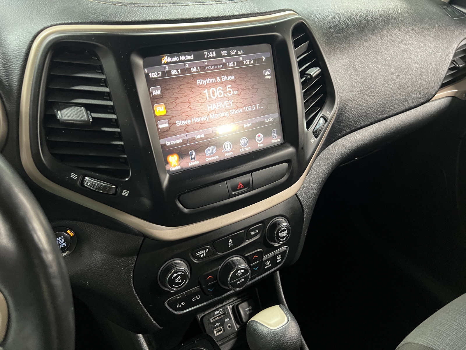 Thumbnail: 2016 Jeep Cherokee - 4