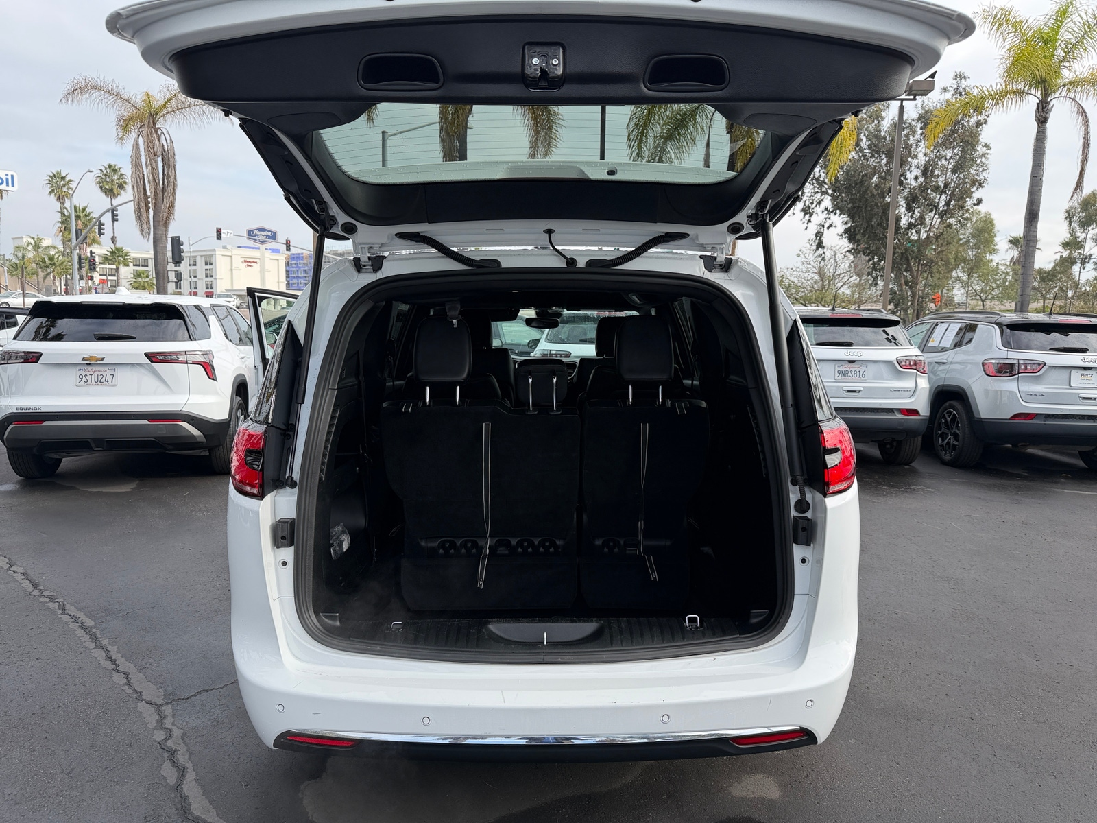 Thumbnail: 2025 Chrysler Pacifica - 6