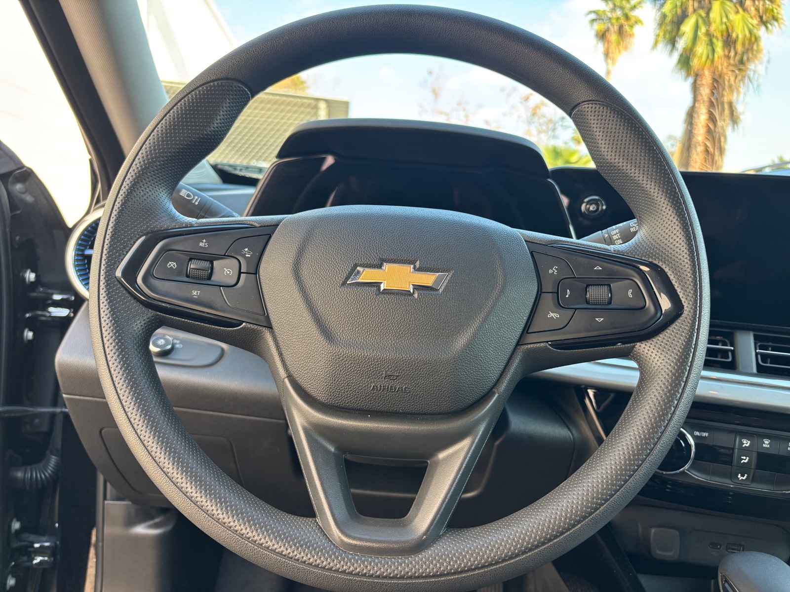 Thumbnail: 2025 Chevrolet Trax - 5