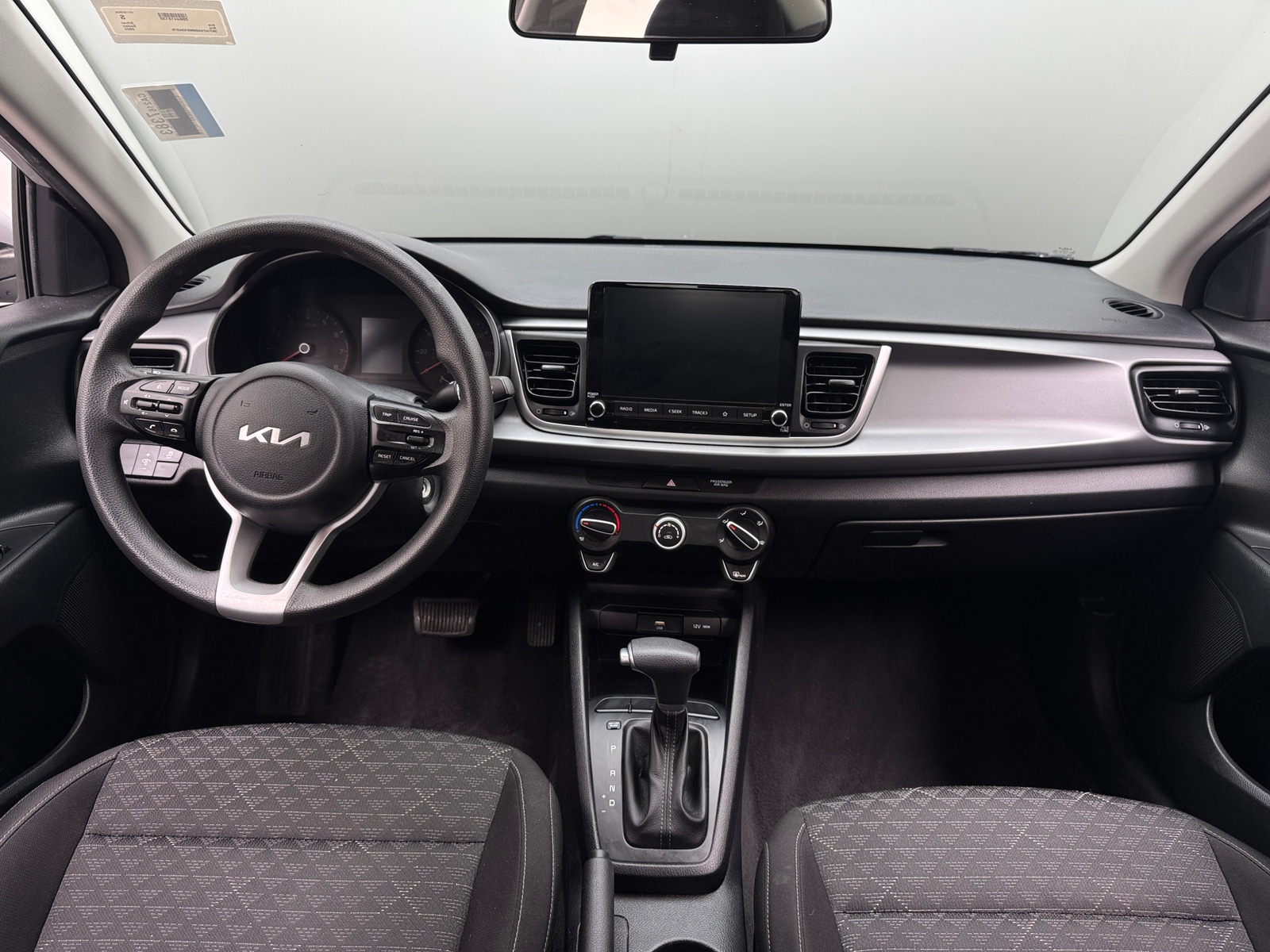 Thumbnail: 2022 Kia Rio - 3