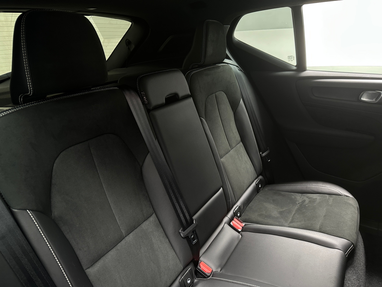 Thumbnail: 2022 Volvo XC40 - 5