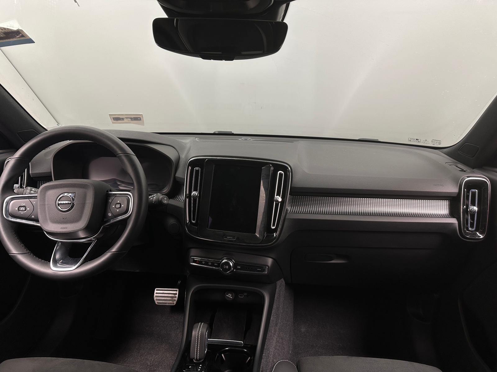 Thumbnail: 2022 Volvo XC40 - 2