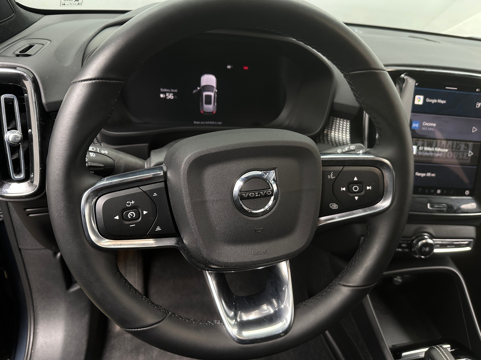 Thumbnail: 2022 Volvo XC40 - 4