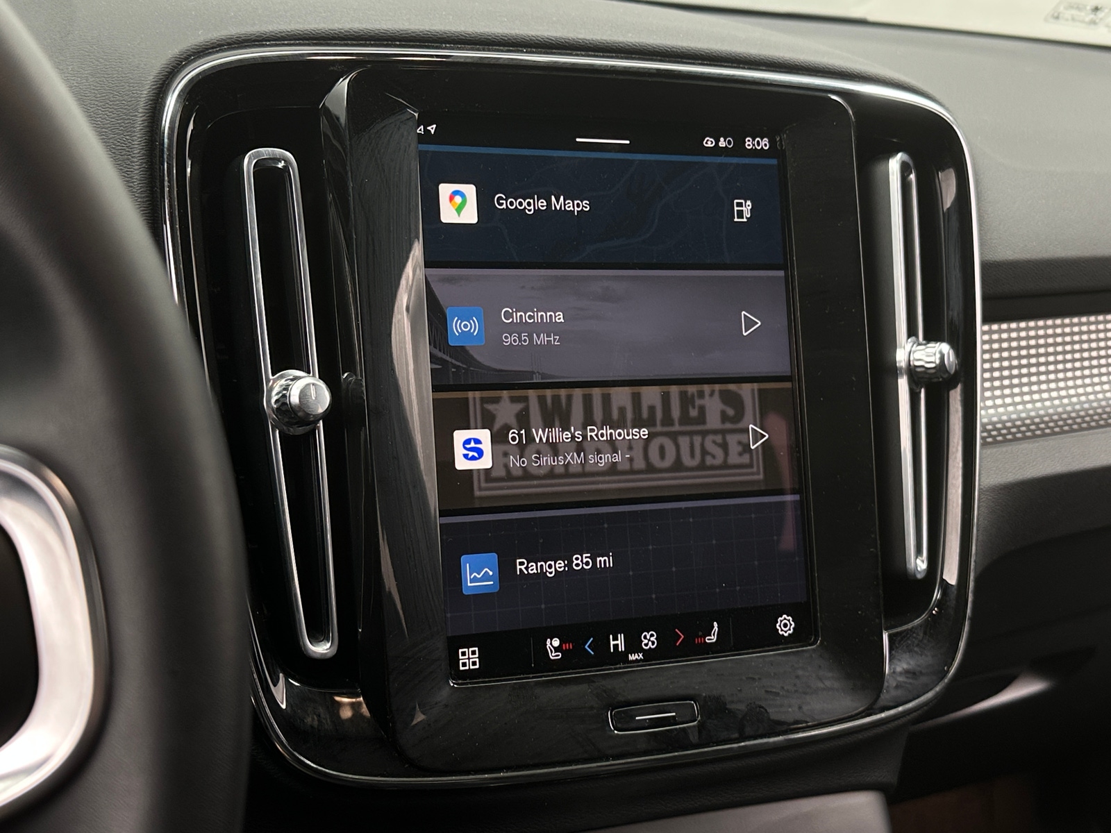 Thumbnail: 2022 Volvo XC40 - 3