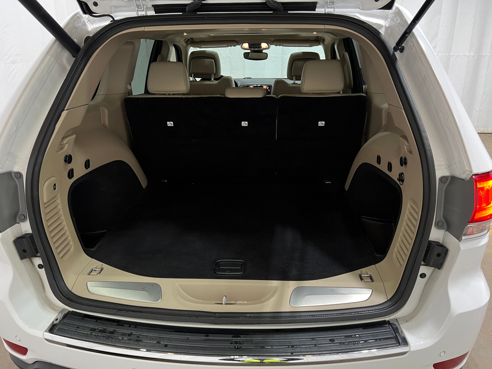 Thumbnail: 2019 Jeep Grand Cherokee - 6