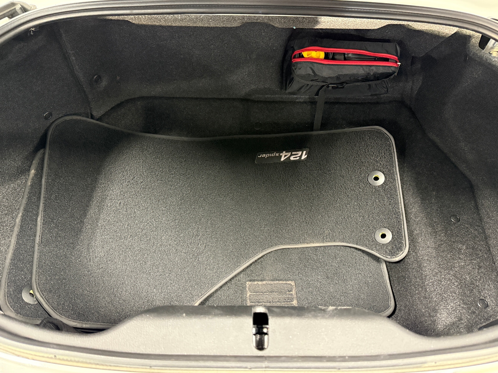 Thumbnail: 2017 Fiat 124 Spider - 6