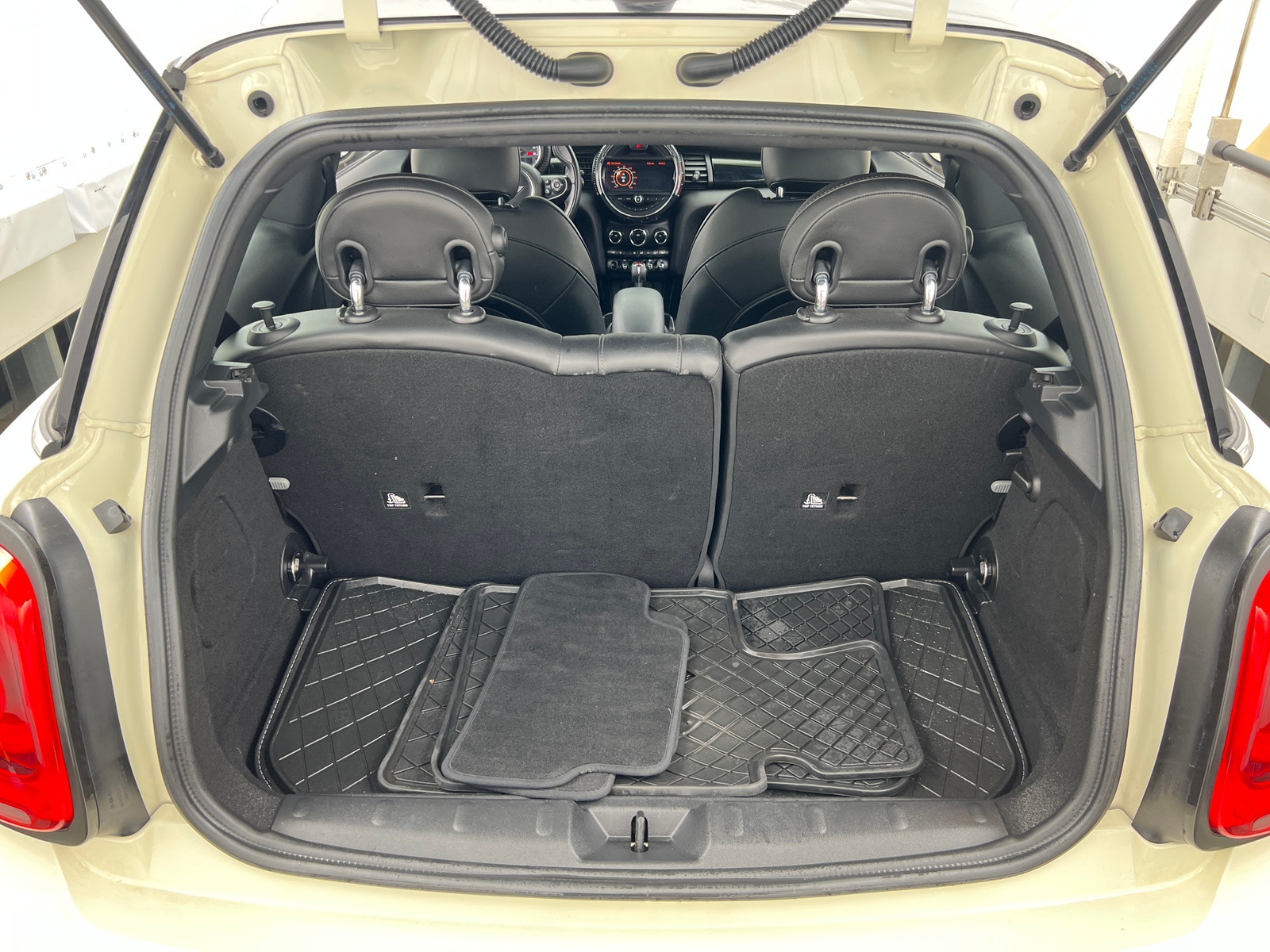 Thumbnail: 2016 MINI Cooper Hardtop - 6