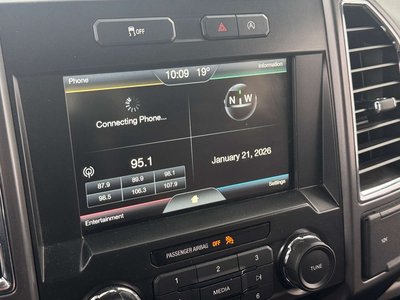 Thumbnail: 2015 Ford Econoline - 4