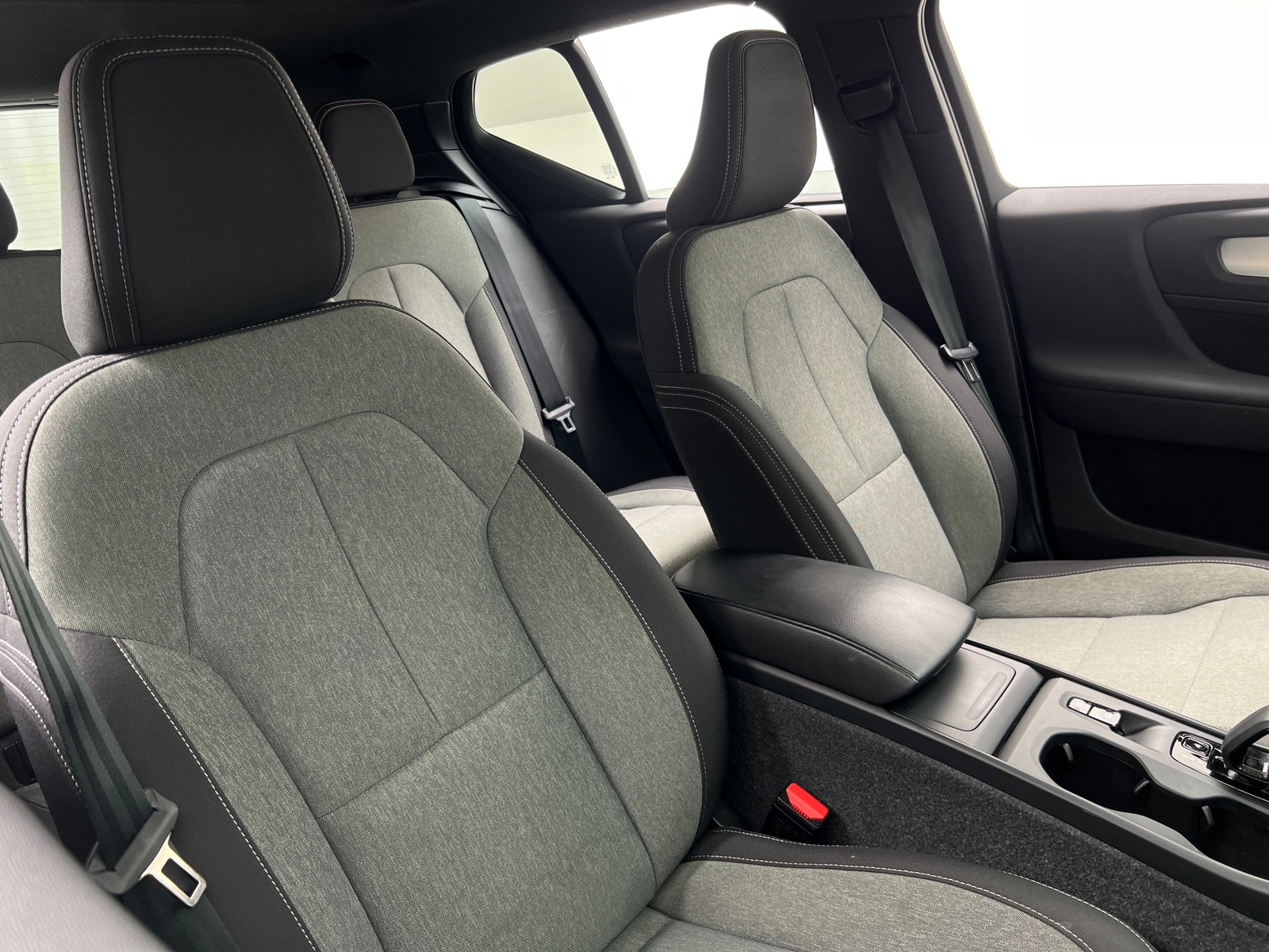 Thumbnail: 2024 Volvo XC40 - 2