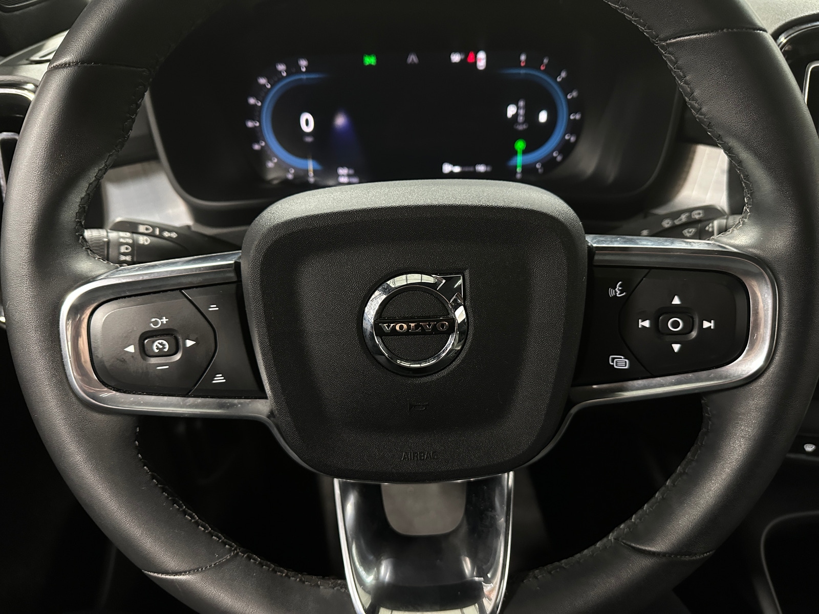 Thumbnail: 2024 Volvo XC40 - 5