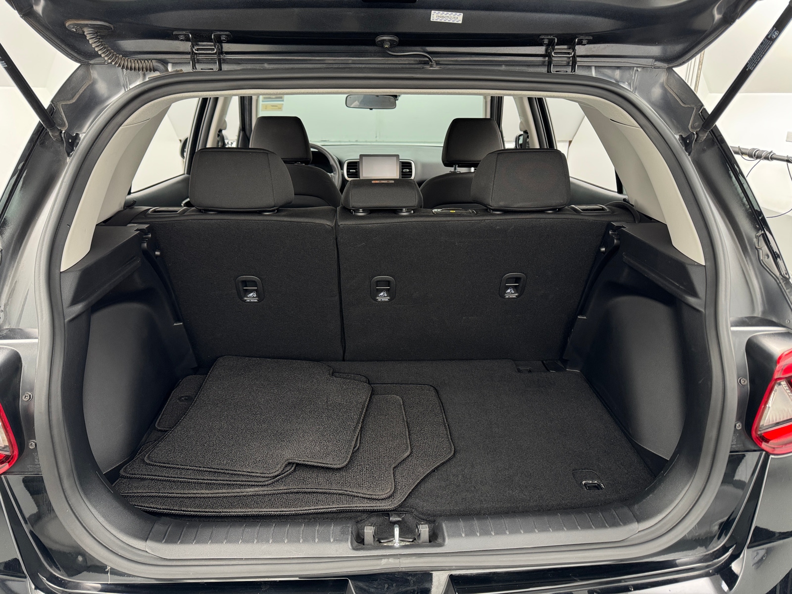 Thumbnail: 2023 Hyundai Venue - 7