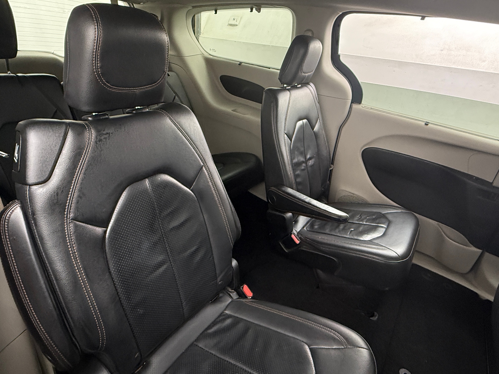 Thumbnail: 2018 Chrysler Pacifica - 5