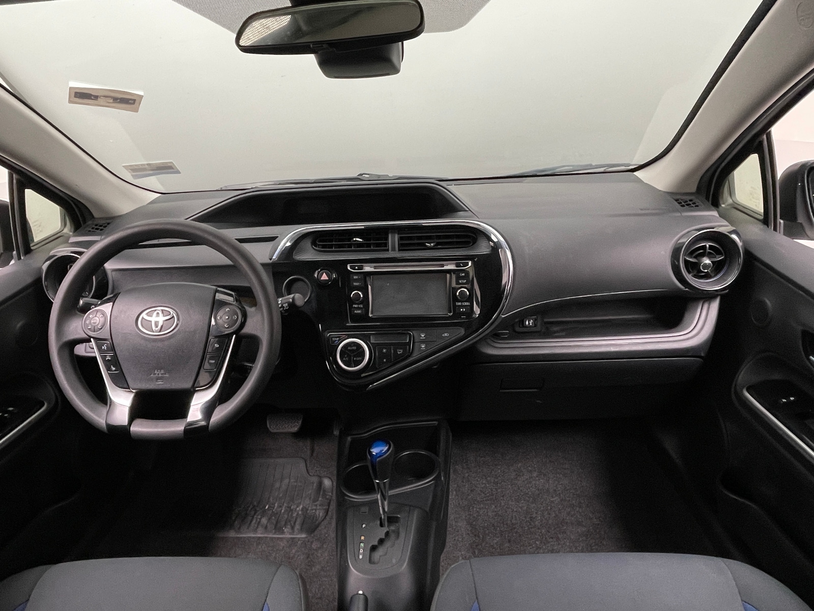 Thumbnail: 2018 Toyota Prius c - 3