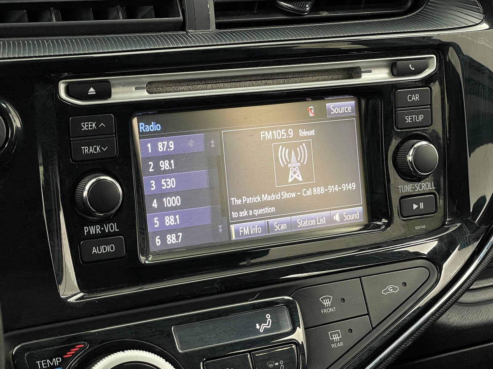 Thumbnail: 2018 Toyota Prius c - 4