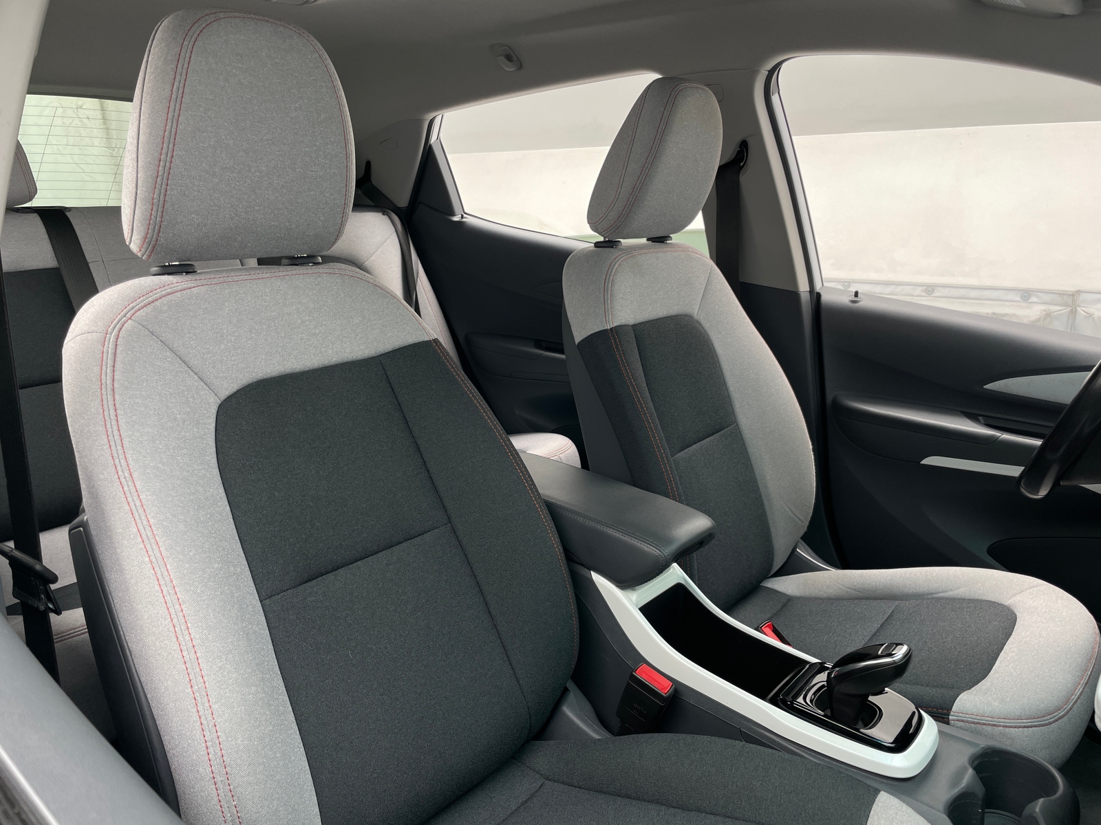 Thumbnail: 2017 Chevrolet Bolt EV - 2