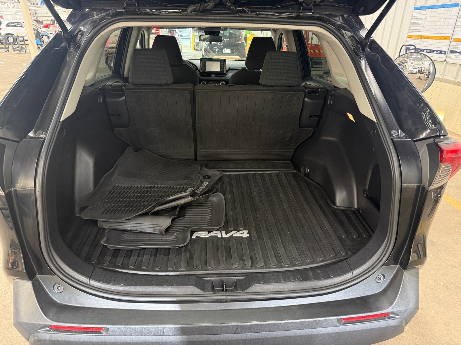 Thumbnail: 2020 Toyota RAV4 - 7