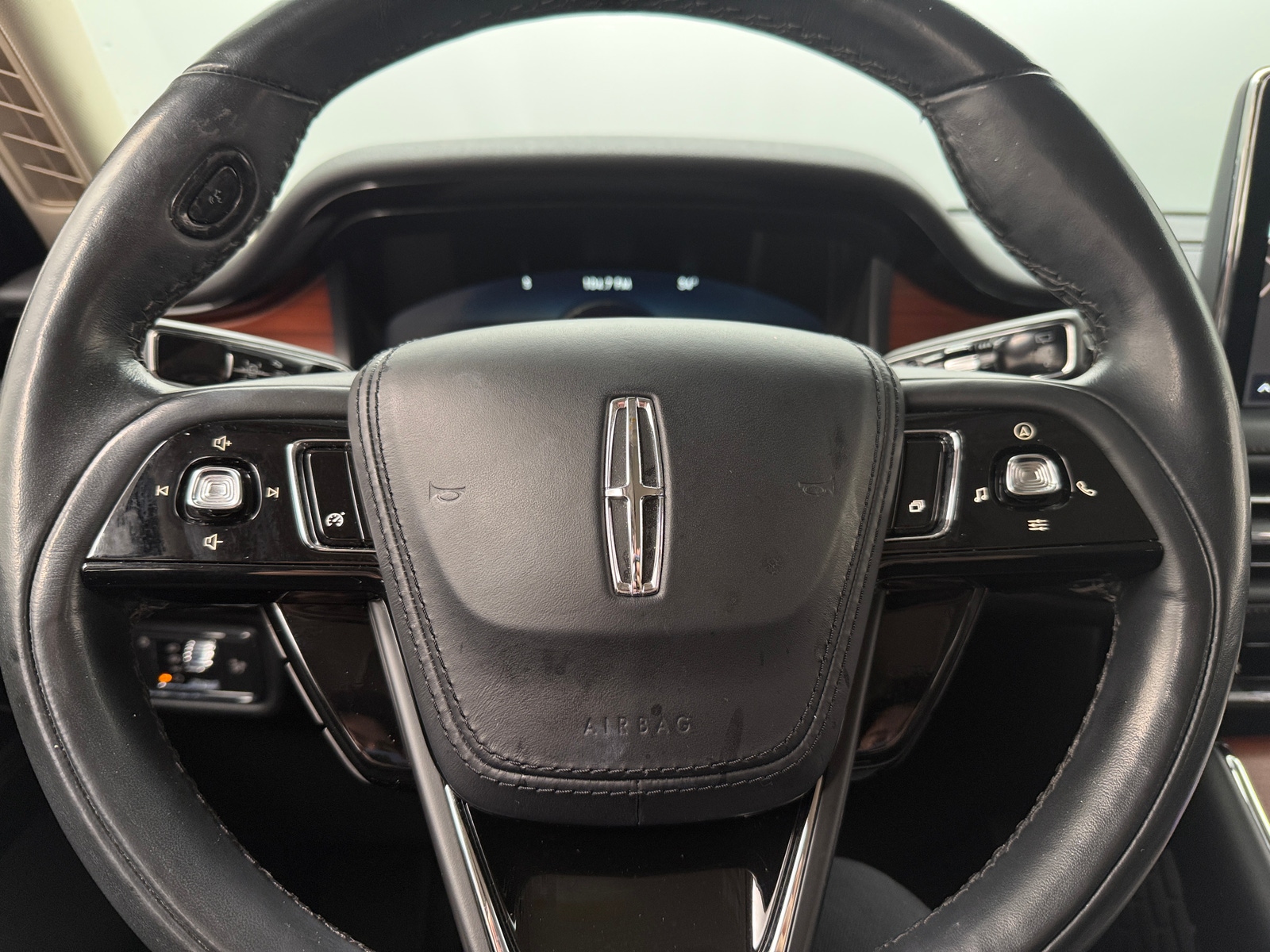 Thumbnail: 2023 Lincoln Aviator - 4