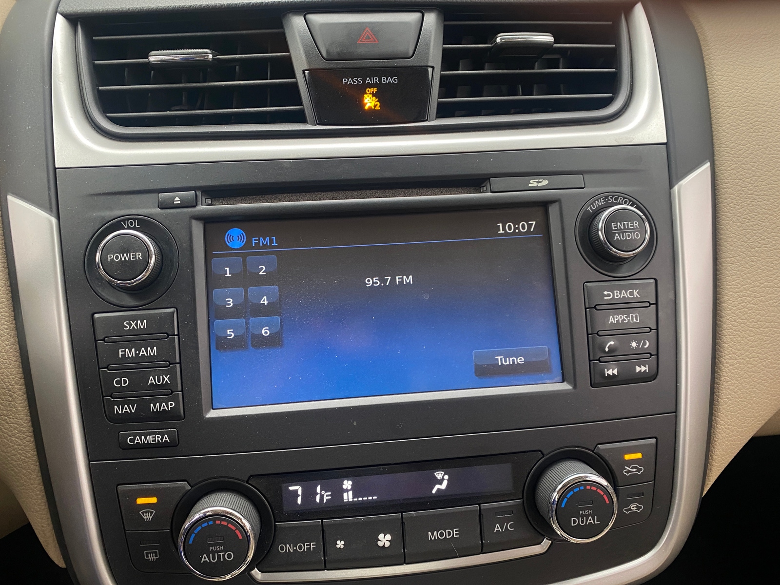 Thumbnail: 2017 Nissan Altima - 3