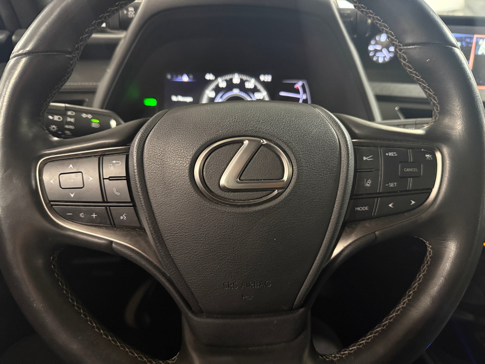 Thumbnail: 2019 Lexus UX - 4