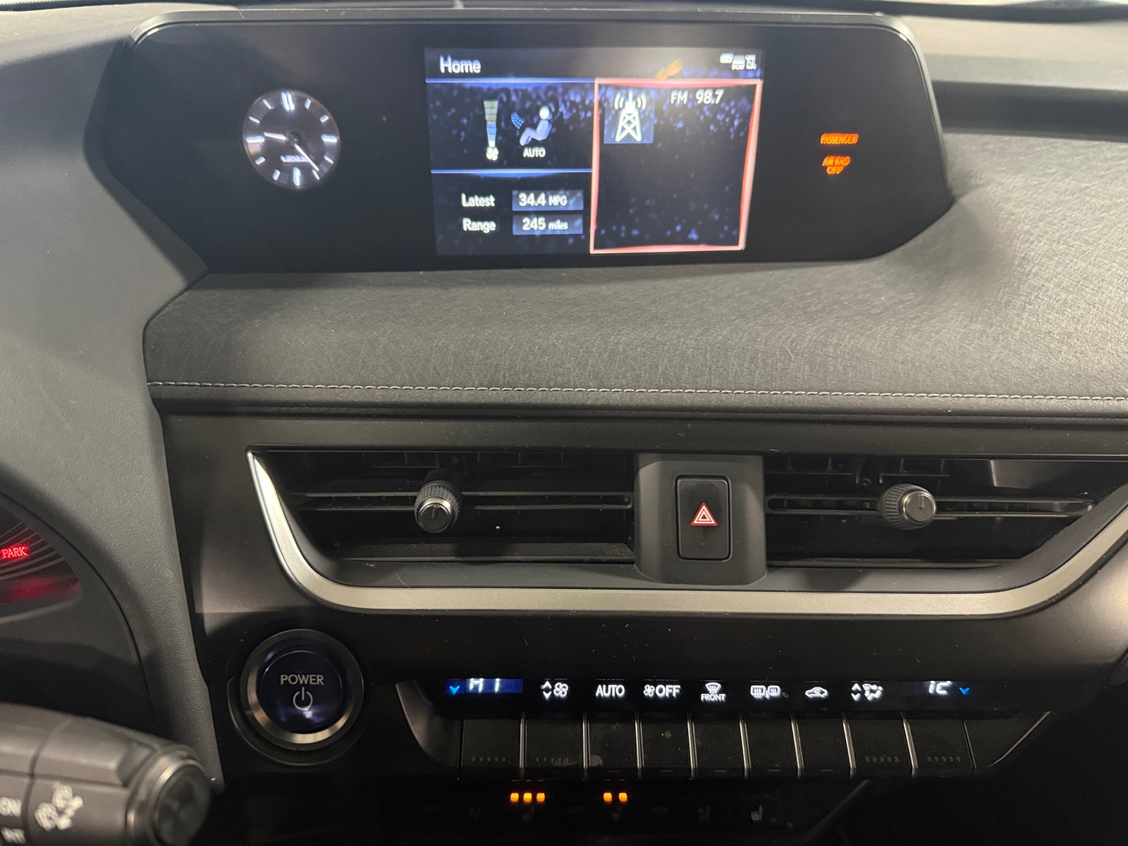 Thumbnail: 2019 Lexus UX - 3