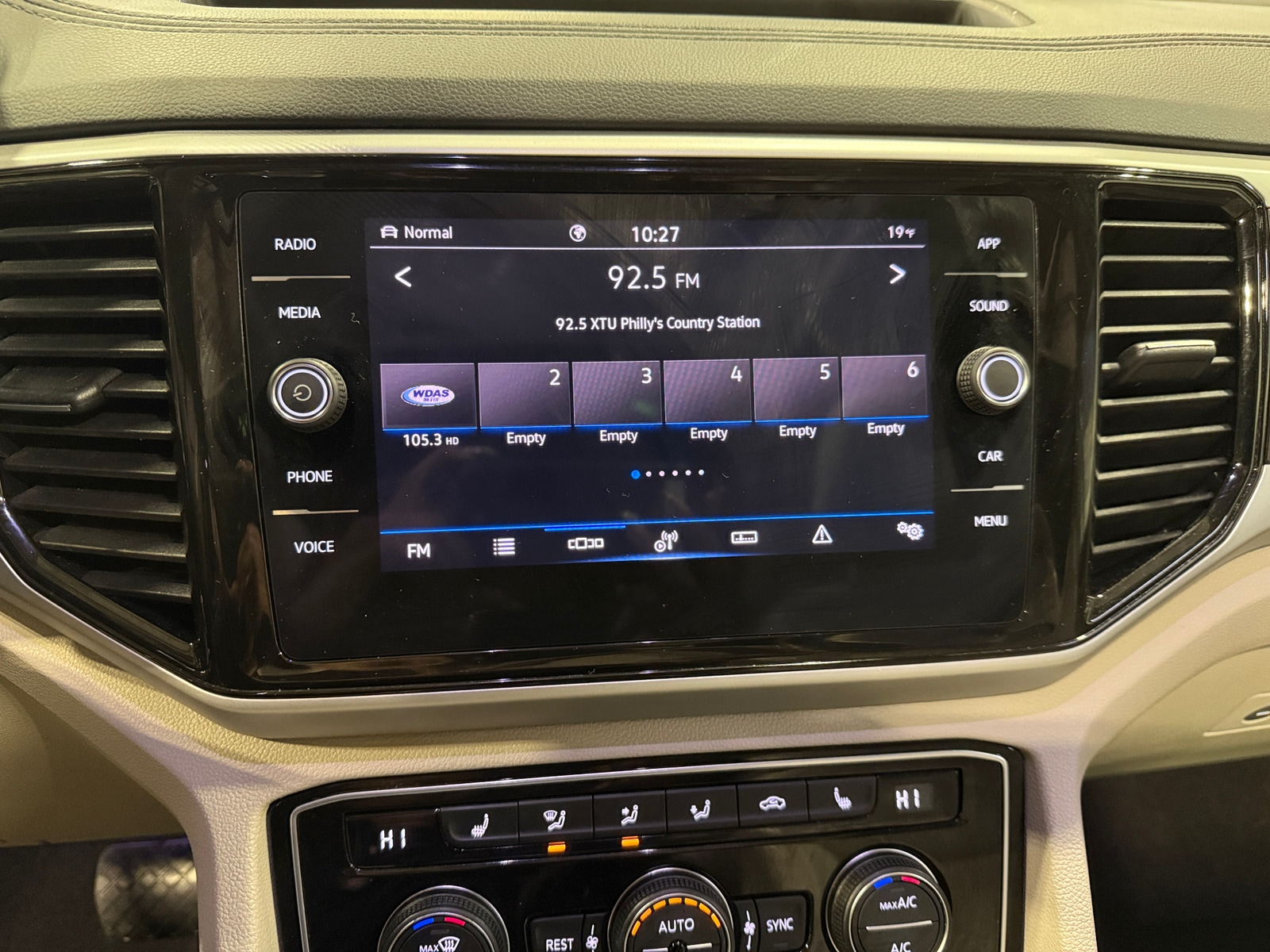 Thumbnail: 2023 Volkswagen Atlas - 3