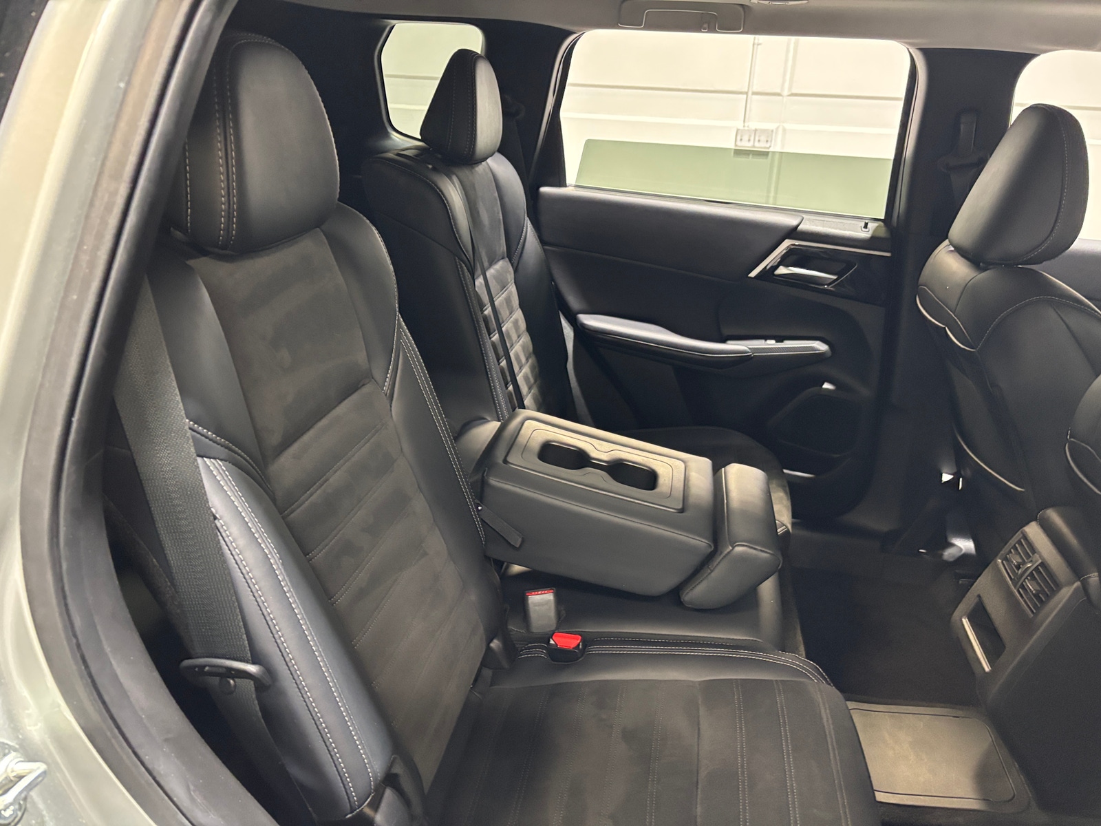 Thumbnail: 2024 Mitsubishi Outlander - 5