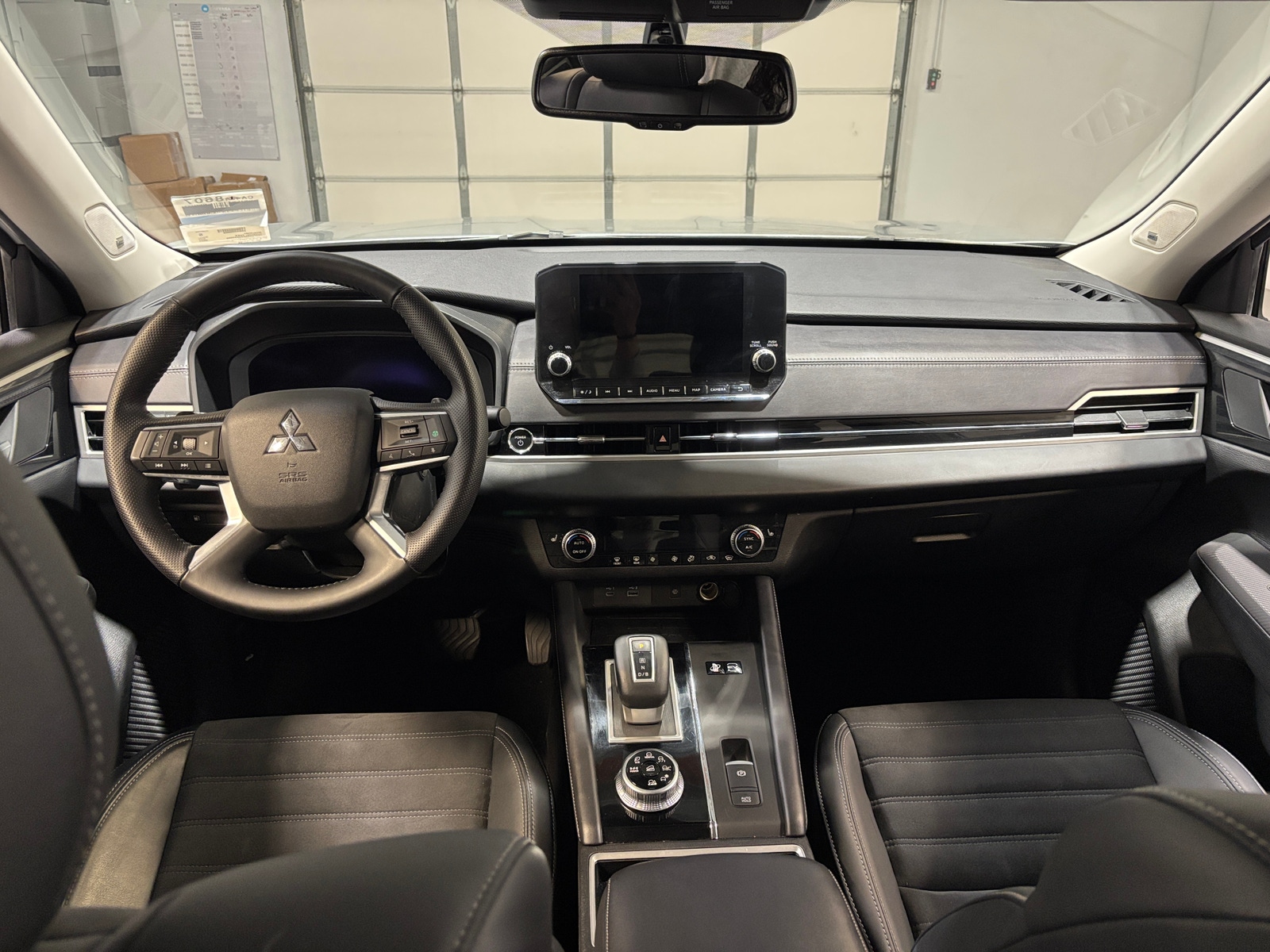 Thumbnail: 2024 Mitsubishi Outlander - 2