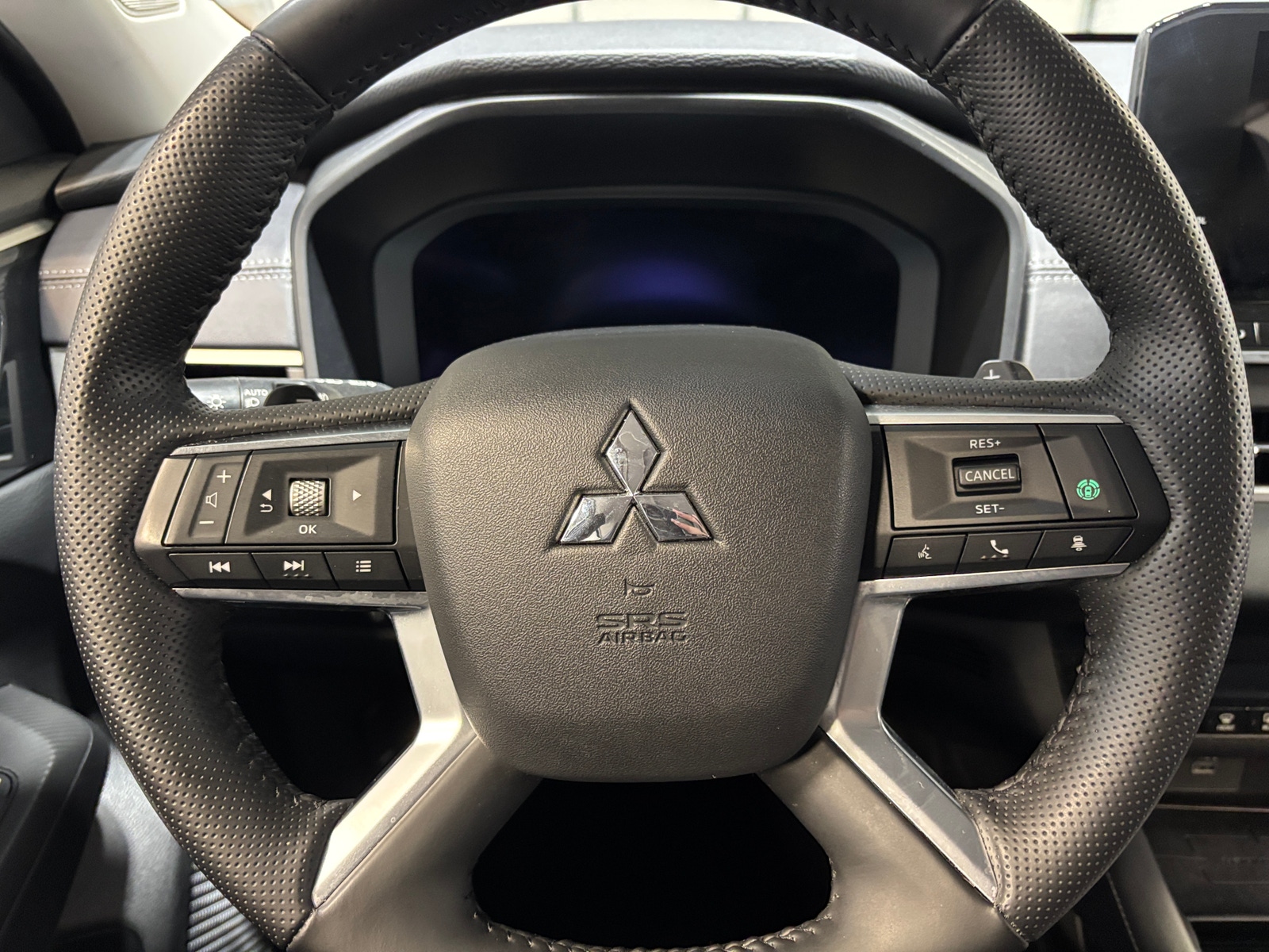 Thumbnail: 2024 Mitsubishi Outlander - 4