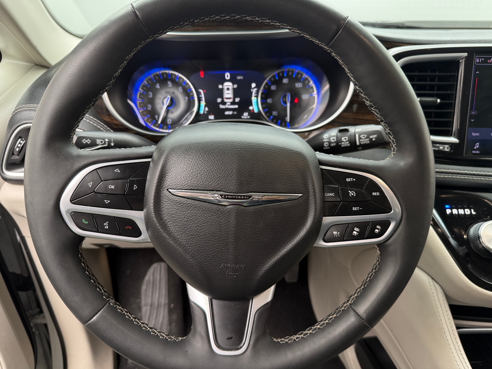 Thumbnail: 2023 Chrysler Pacifica - 4