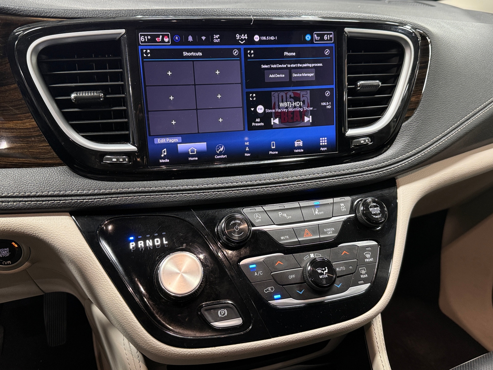 Thumbnail: 2023 Chrysler Pacifica - 3