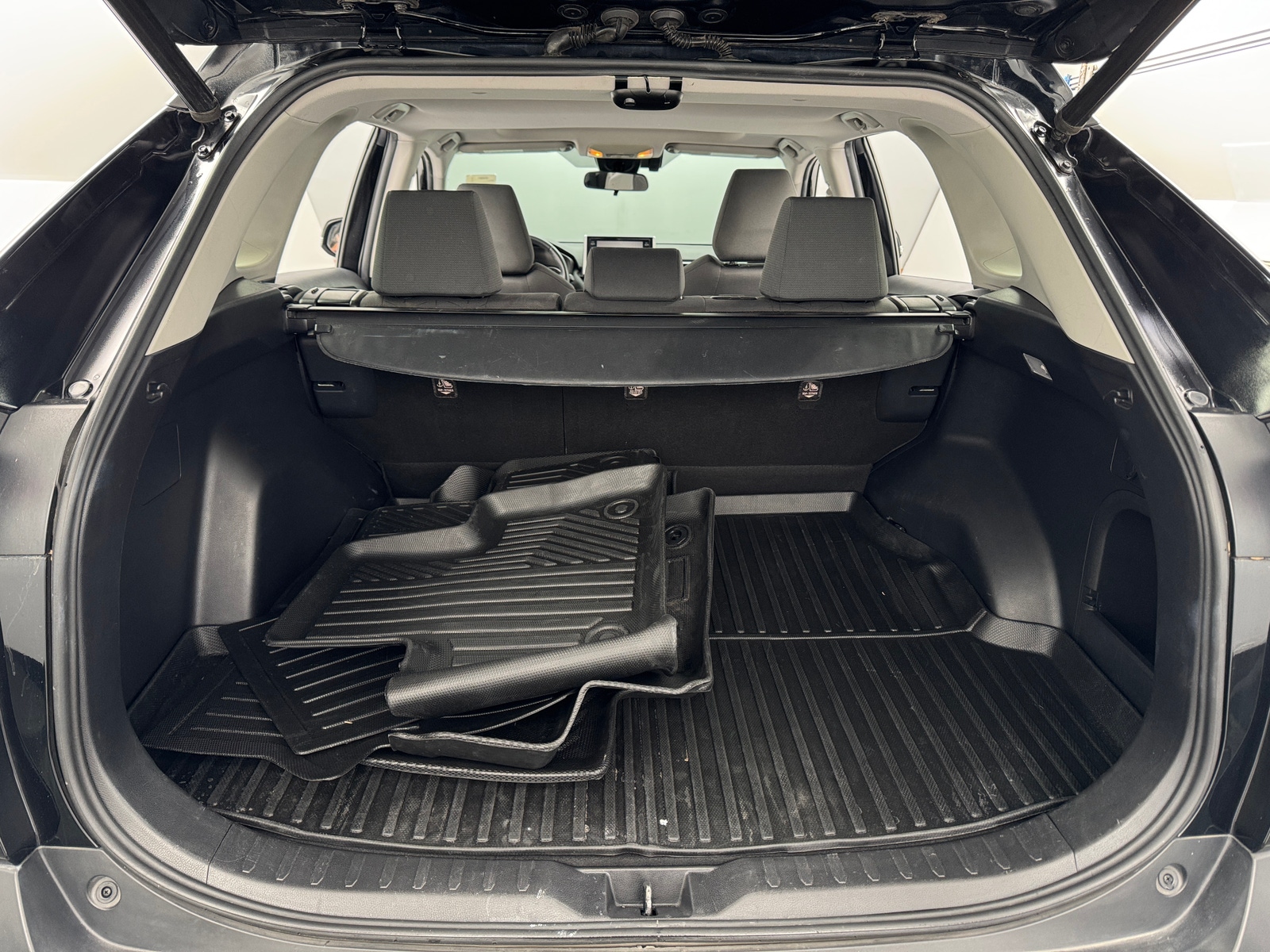 Thumbnail: 2019 Toyota RAV4 - 7