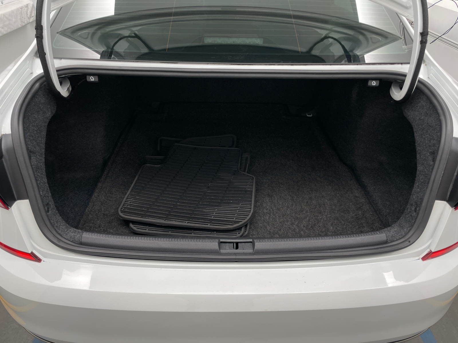 Thumbnail: 2020 Volkswagen Passat - 7