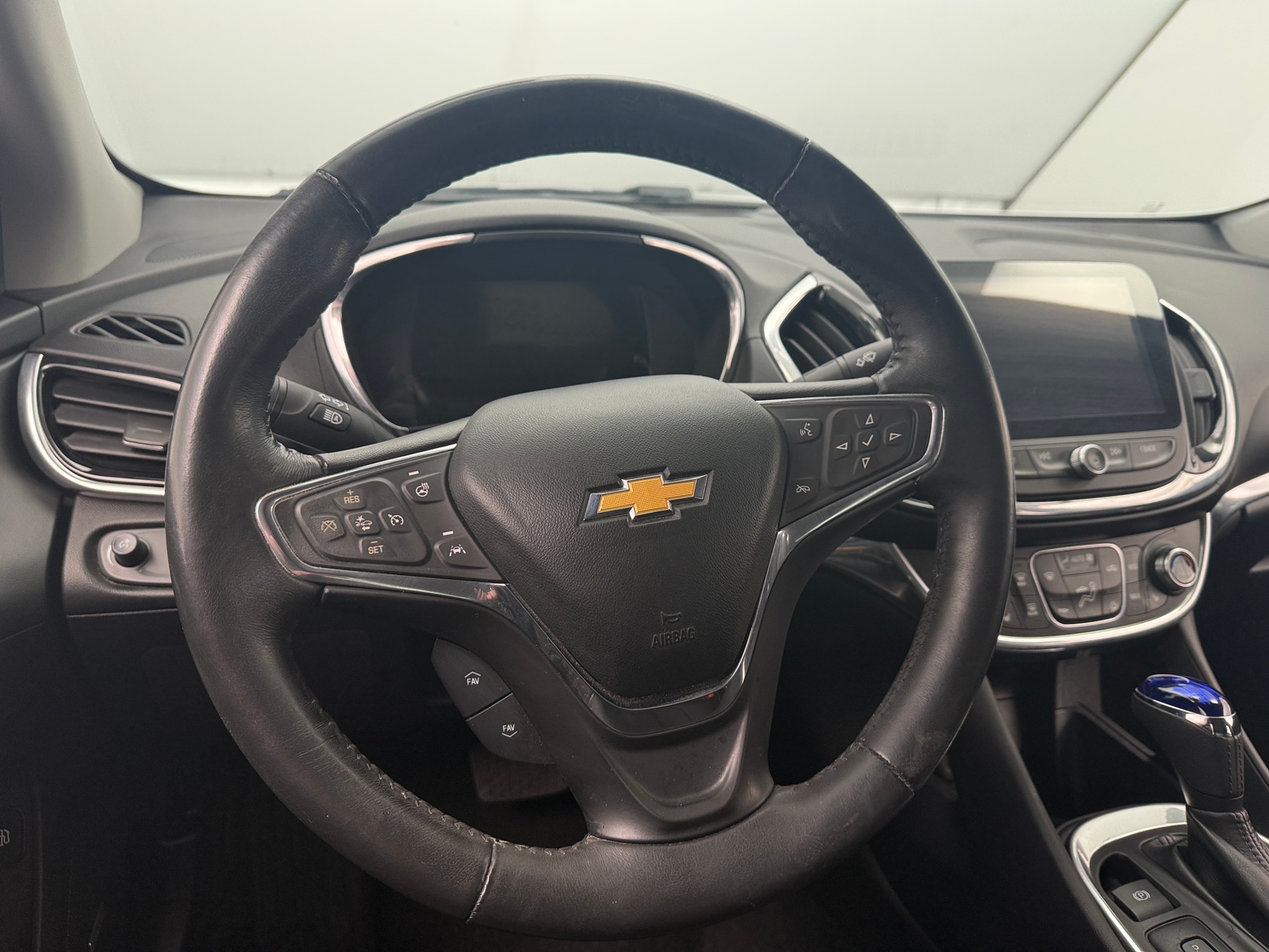 Thumbnail: 2017 Chevrolet Volt - 4