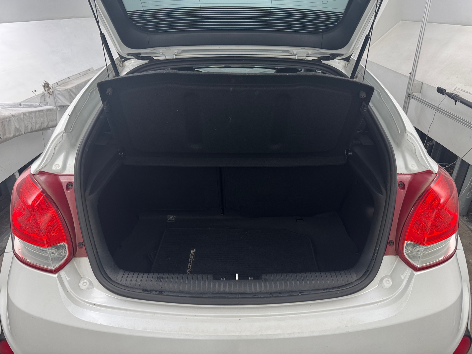 Thumbnail: 2015 Hyundai Veloster - 4