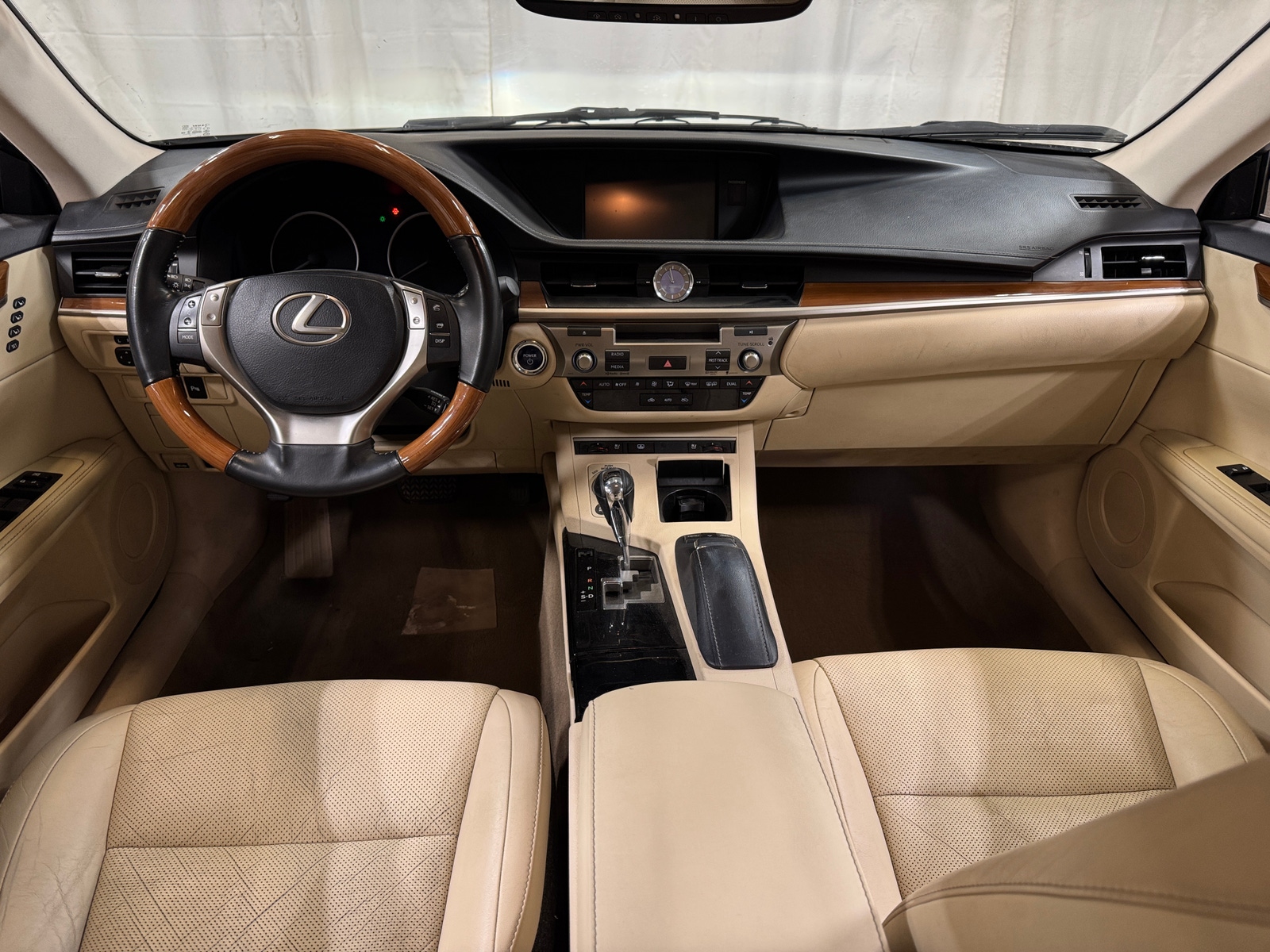 Thumbnail: 2013 Lexus ES - 2