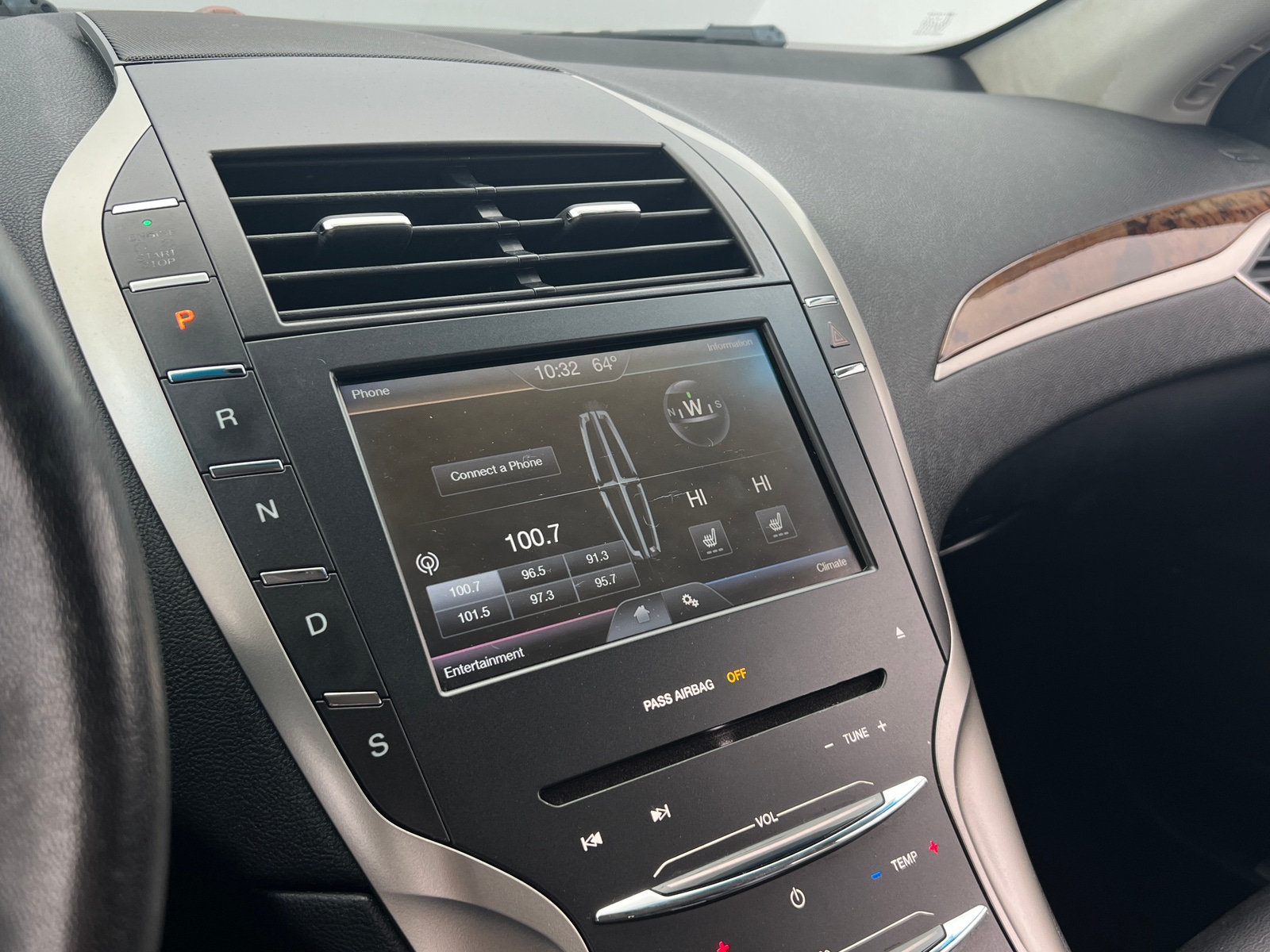 Thumbnail: 2016 Lincoln MKZ - 3