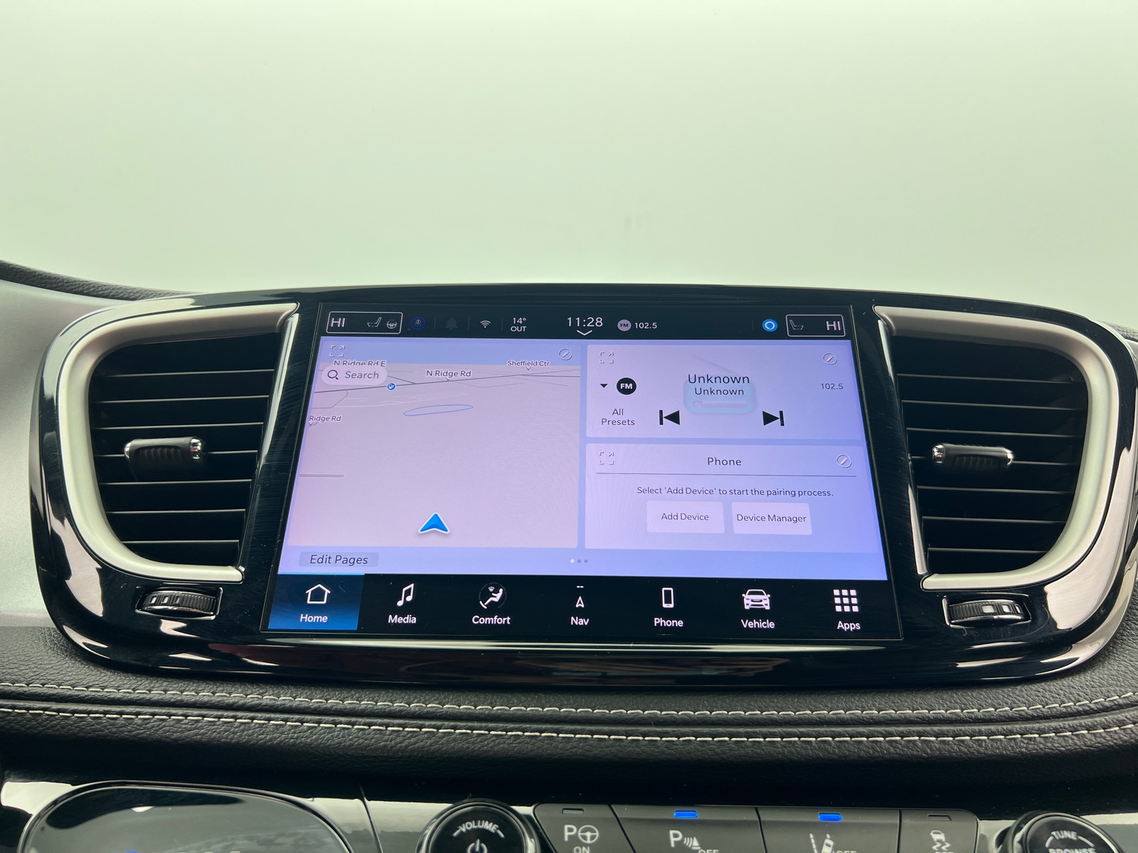 Thumbnail: 2024 Chrysler Pacifica - 3