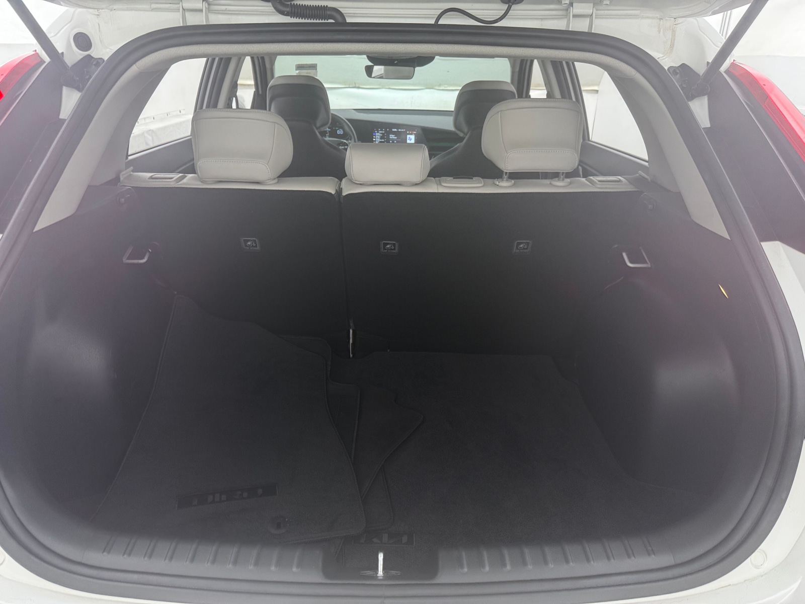 Thumbnail: 2023 Kia Niro - 6