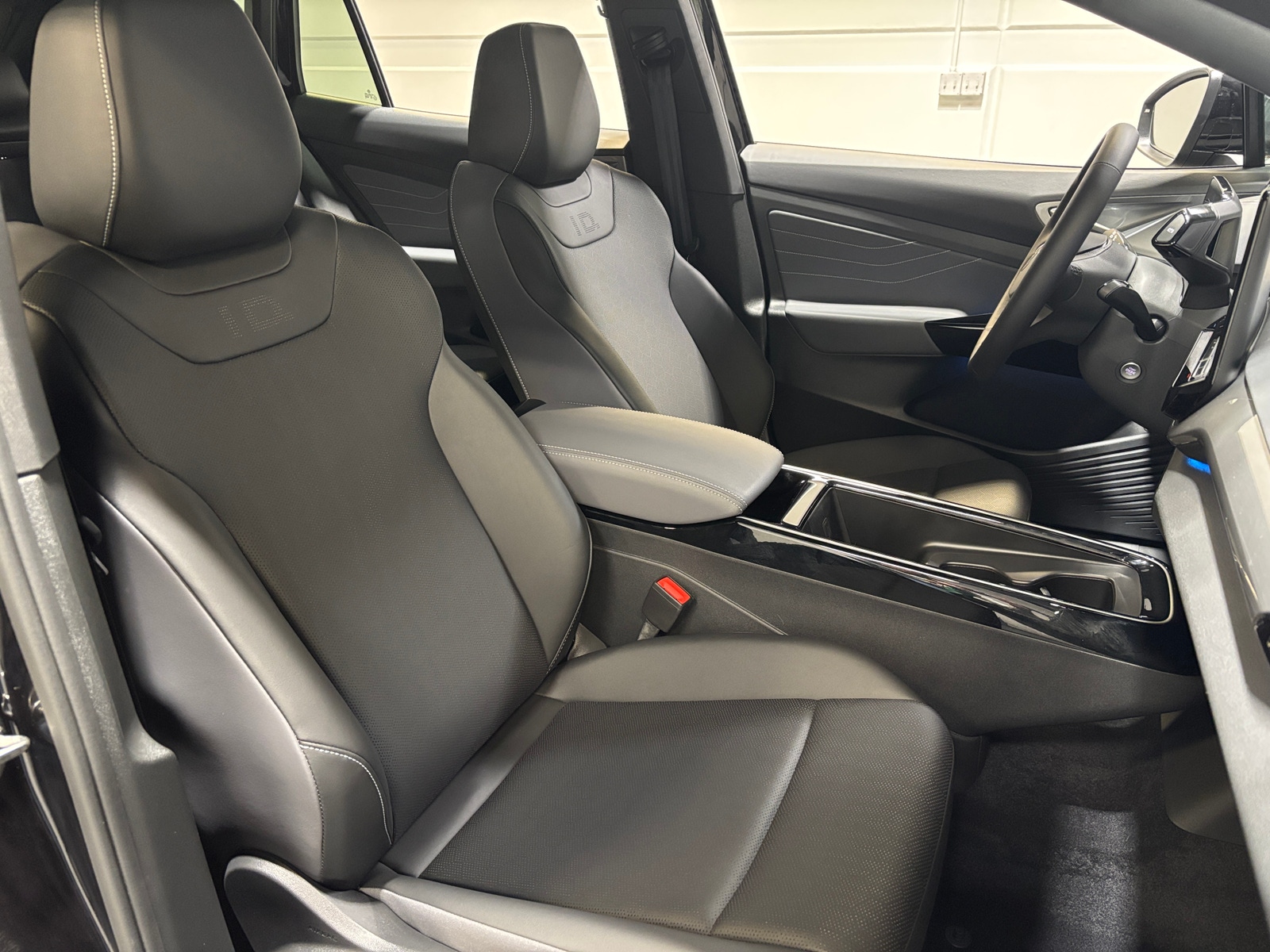 Thumbnail: 2023 Volkswagen ID.4 - 2