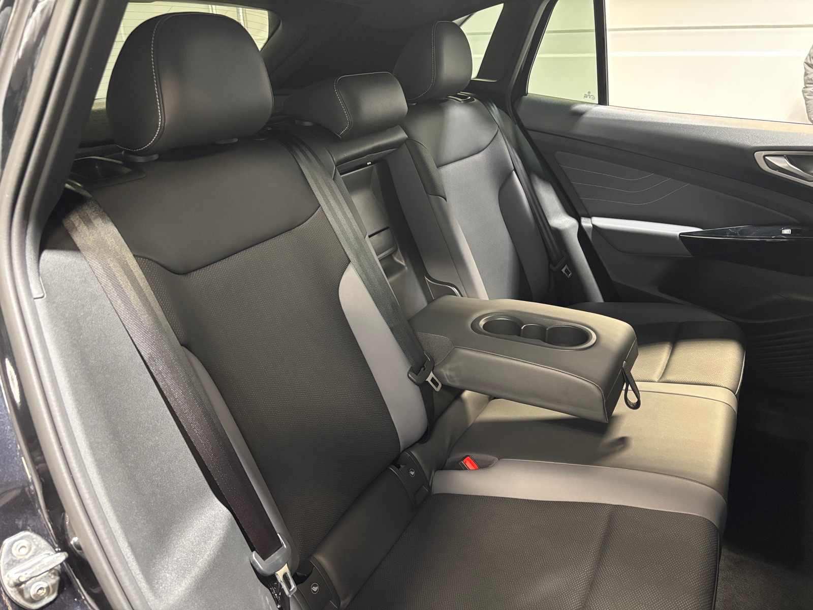 Thumbnail: 2023 Volkswagen ID.4 - 6