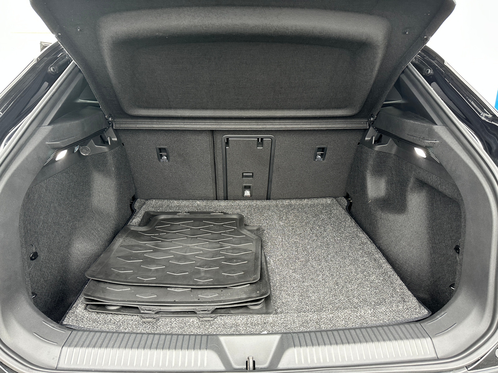 Thumbnail: 2023 Volkswagen ID.4 - 7