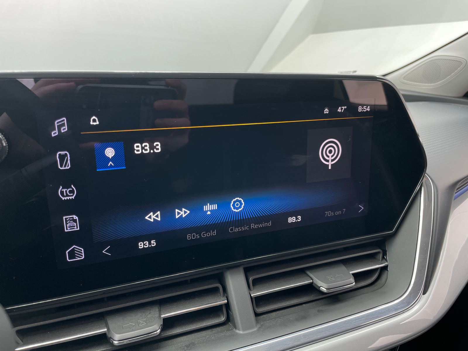 Thumbnail: 2025 Chevrolet Trax - 4