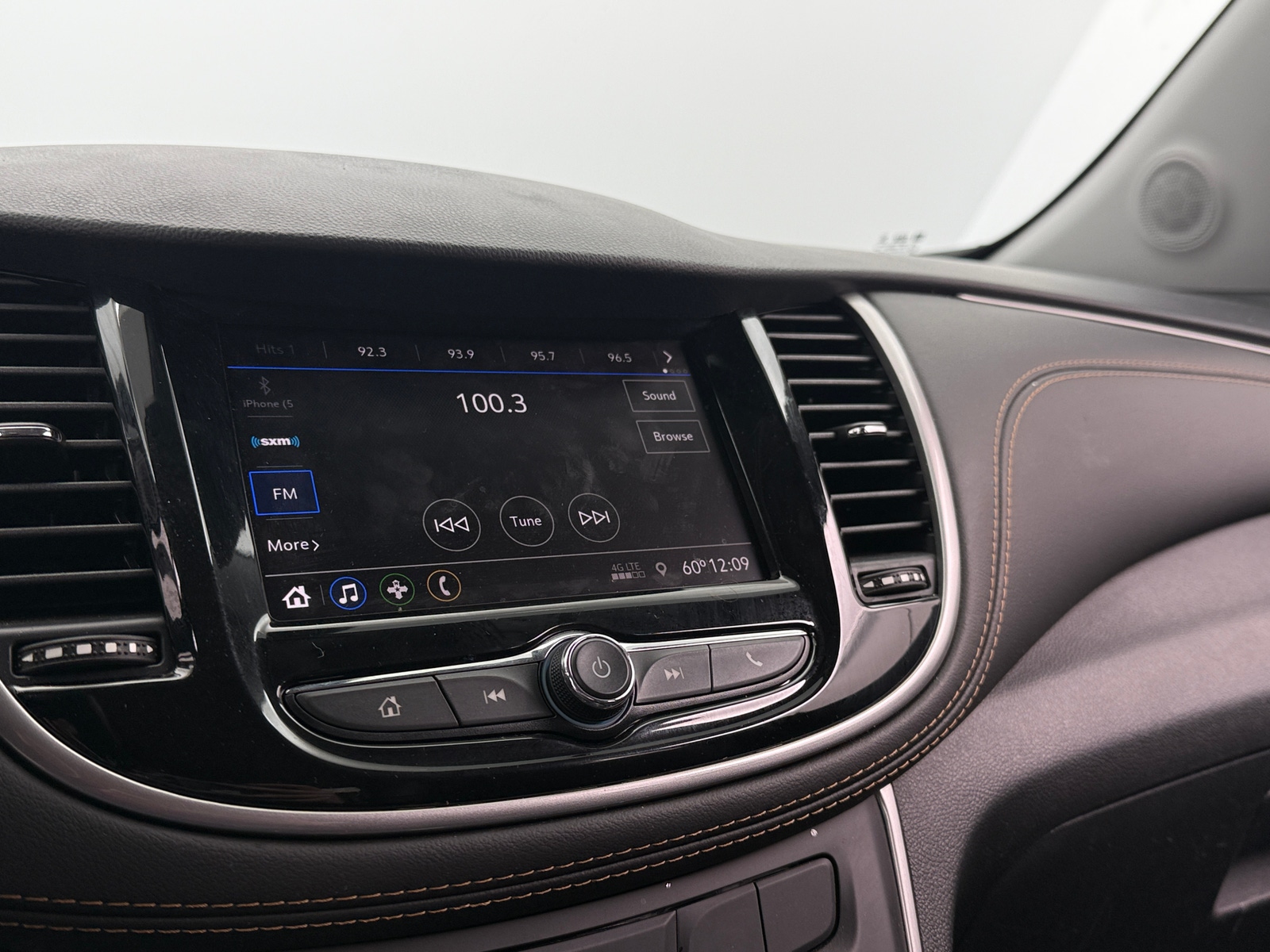 Thumbnail: 2022 Chevrolet Trax - 3