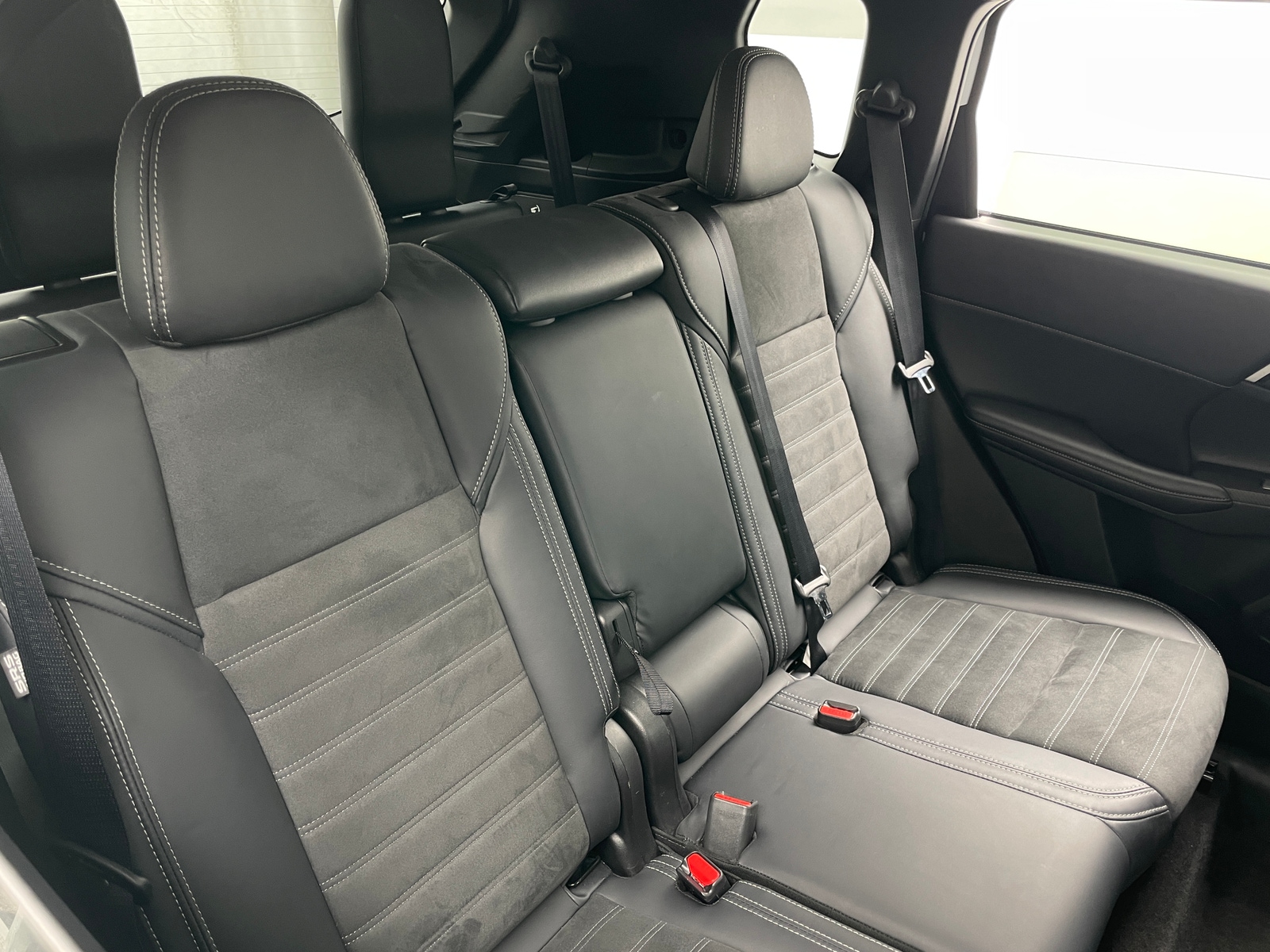 Thumbnail: 2024 Mitsubishi Outlander - 5